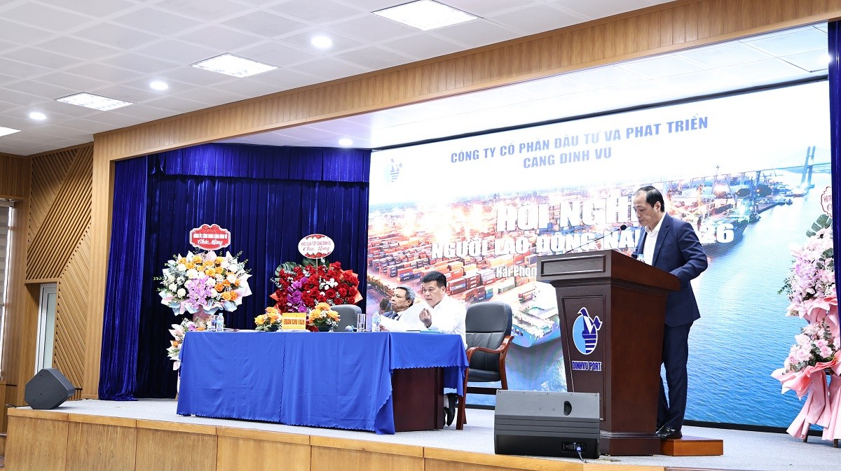 Ông Trần Quốc Tuấn - Chủ tịch Công đoàn Công ty trình bày báo cáo tình hình các quỹ